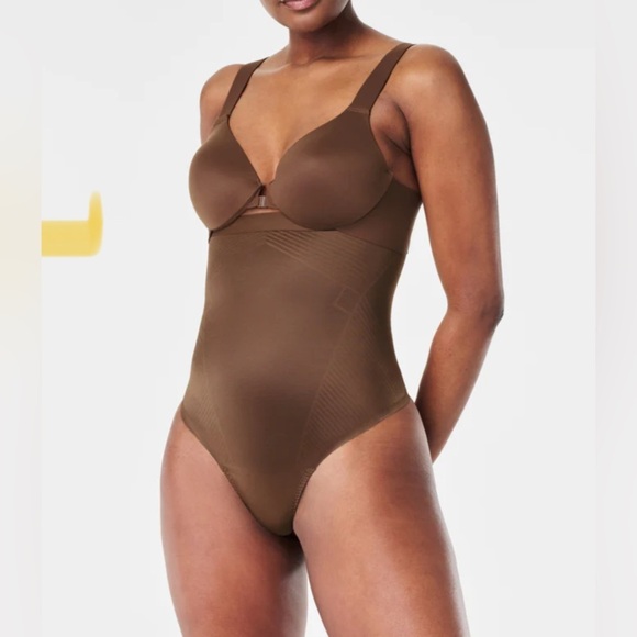 SPANXshape™ Invisible
High-Waisted Thong S - Picture 2 of 8